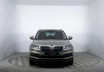 Подержанный автомобиль Skoda Karoq 2020 года (2 фото)
