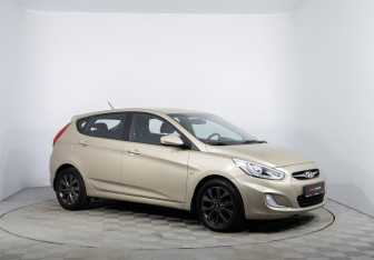 Подержанный автомобиль Hyundai Solaris Hatchback 2014 года (3 фото)