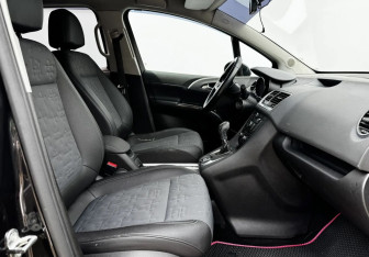 Подержанный автомобиль Opel Meriva 2012 года (10 фото)