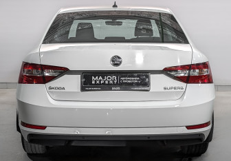 Подержанный автомобиль Skoda Superb Liftback 2017 года (6 фото)
