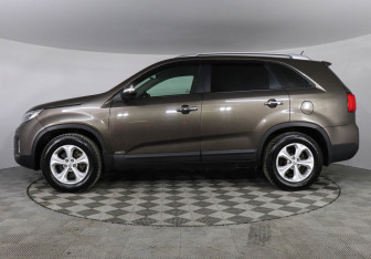 Подержанный автомобиль Kia Sorento 2014 года (8 фото)