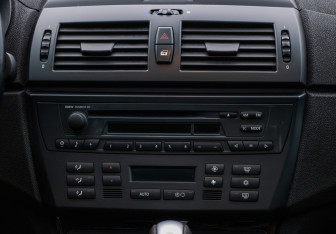 Подержанный автомобиль BMW X3 2005 года (14 фото)