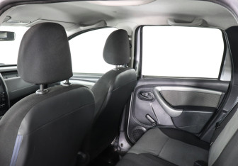 Подержанный автомобиль Renault Duster 2016 года (12 фото)