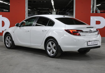 Подержанный автомобиль Opel Insignia Sedan 2014 года (7 фото)