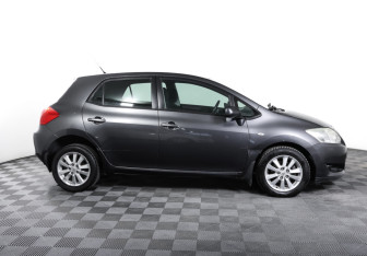 Подержанный автомобиль Toyota Auris Hatchback 2007 года (4 фото)