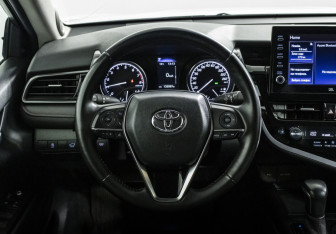 Подержанный автомобиль Toyota Camry Sedan 2021 года (12 фото)