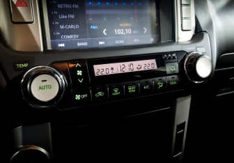 Подержанный автомобиль Toyota Land Cruiser Prado 2013 года (27 фото)