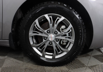 Подержанный автомобиль Hyundai Elantra Sedan 2020 года (5 фото)