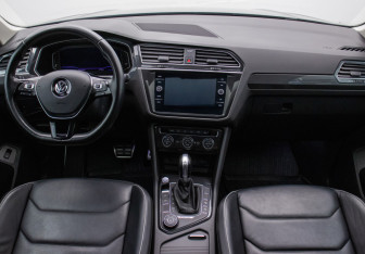 Подержанный автомобиль Volkswagen Tiguan 2019 года (13 фото)