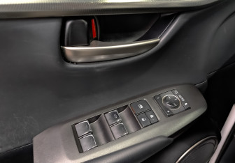 Подержанный автомобиль Lexus NX 2021 года (30 фото)