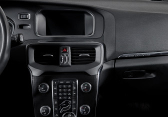 Подержанный автомобиль Volvo V40 Cross Country 2018 года (13 фото)