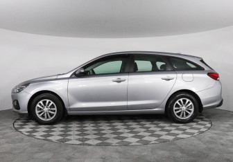 Подержанный автомобиль Hyundai i30 Wagon 2022 года (8 фото)