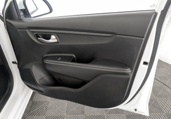 Подержанный автомобиль Kia Rio Sedan 2020 года (24 фото)