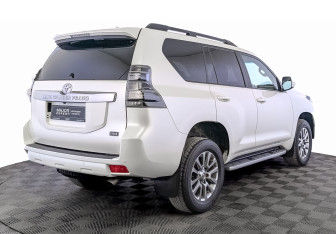 Подержанный автомобиль Toyota Land Cruiser Prado 2017 года (5 фото)