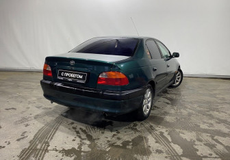 Подержанный автомобиль Toyota Avensis Sedan 1999 года (4 фото)