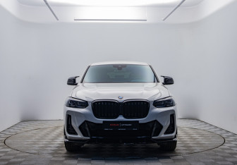 Подержанный автомобиль BMW X4 2021 года (2 фото)