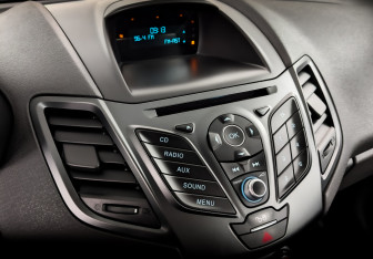 Подержанный автомобиль Ford Fiesta Sedan 2015 года (24 фото)