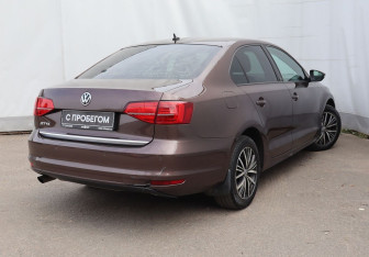 Подержанный автомобиль Volkswagen Jetta Sedan 2016 года (4 фото)