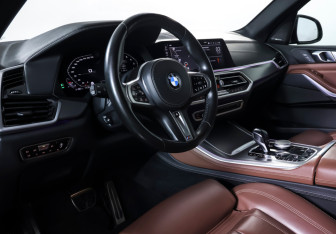Подержанный автомобиль BMW X5 2020 года (16 фото)