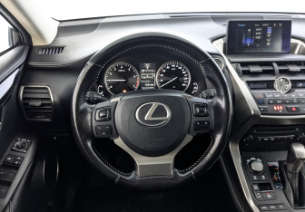Подержанный автомобиль Lexus NX 2015 года (22 фото)