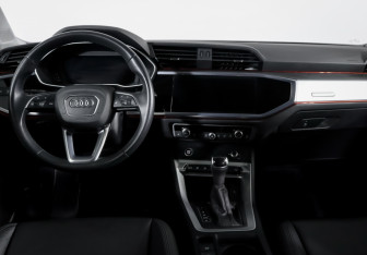 Подержанный автомобиль Audi Q3 2021 года (4 фото)