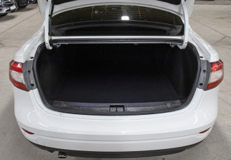 Подержанный автомобиль Renault Fluence 2016 года (10 фото)