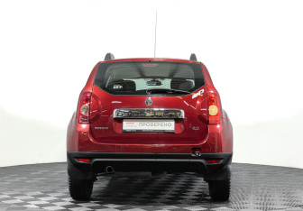 Подержанный автомобиль Renault Duster 2012 года (6 фото)