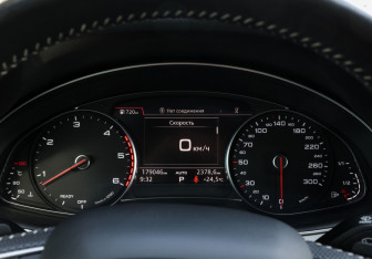 Подержанный автомобиль Audi Q7 2019 года (13 фото)