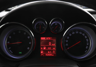 Подержанный автомобиль Opel Astra Hatchback 2012 года (7 фото)