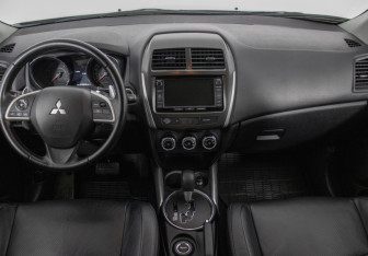 Подержанный автомобиль Mitsubishi ASX 2012 года (13 фото)