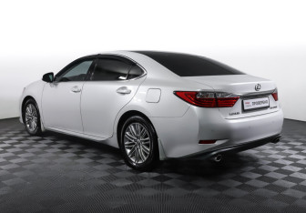 Подержанный автомобиль Lexus ES 2015 года (7 фото)