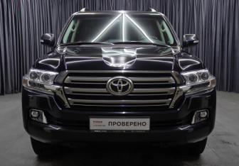 Подержанный автомобиль Toyota Land Cruiser Suv 2016 года (2 фото)