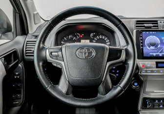 Подержанный автомобиль Toyota Land Cruiser Prado 2019 года (22 фото)