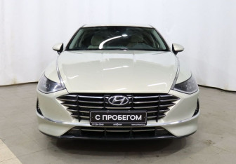 Подержанный автомобиль Hyundai Sonata 2019 года (2 фото)