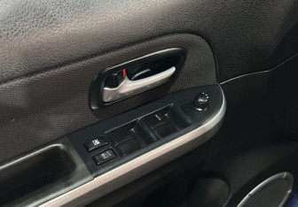 Подержанный автомобиль Suzuki Grand Vitara 2010 года (16 фото)