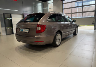 Подержанный автомобиль Skoda Superb Wagon 2012 года (4 фото)