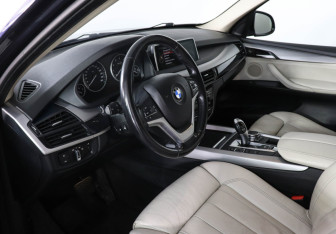 Подержанный автомобиль BMW X5 2014 года (12 фото)