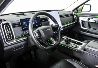 Подержанный автомобиль Jaecoo J7 2023 года (11 фото)