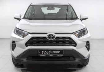 Подержанный автомобиль Toyota RAV4 2024 года (2 фото)