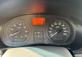 Подержанный автомобиль Renault Logan Sedan 2009 года (12 фото)