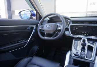 Подержанный автомобиль Geely Atlas Pro 2021 года (13 фото)