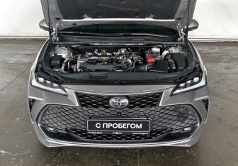 Подержанный автомобиль Toyota Avalon 2022 года (9 фото)