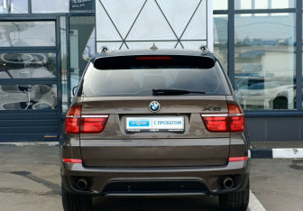 Подержанный автомобиль BMW X5 2010 года (6 фото)