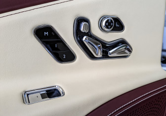 Подержанный автомобиль Bentley Flying Spur 2021 года (27 фото)