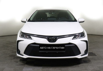 Подержанный автомобиль Toyota Corolla Sedan 2022 года (2 фото)