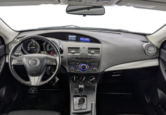 Подержанный автомобиль Mazda 3 Hatchback 2012 года (14 фото)