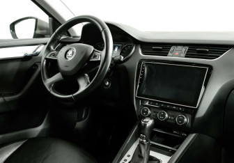 Подержанный автомобиль Skoda Octavia Wagon 2015 года (8 фото)