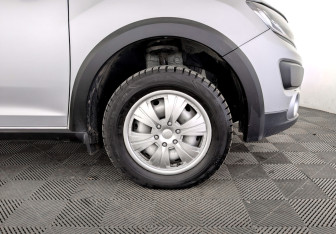 Подержанный автомобиль Renault Sandero 2018 года (18 фото)