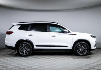 Подержанный автомобиль Chery Tiggo 8 Pro 2022 года (4 фото)