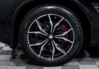 Подержанный автомобиль BMW X4 2022 года (15 фото)